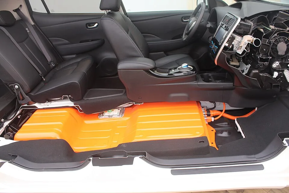 2013 Nissan Leaf exhibition cutaway showing the traction battery location beneath the passenger compartment